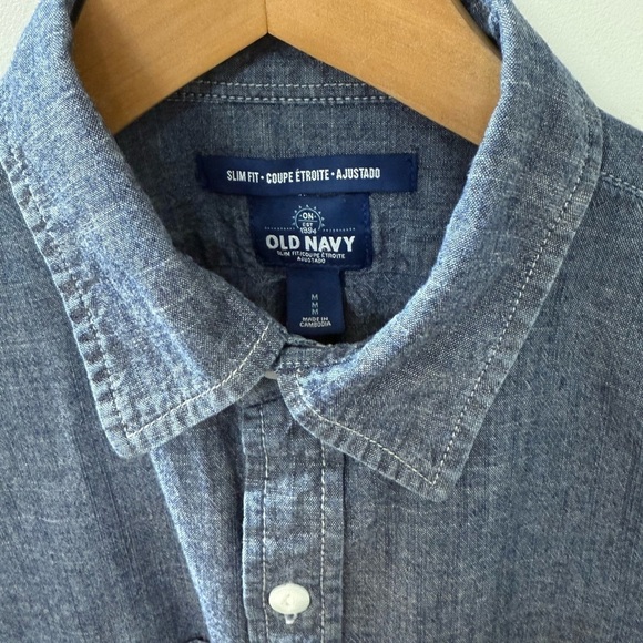 Old Navy Denim Men’s Shirt Size M Dark Chambray long Sleeve Casual Slim Fit - Picture 3 of 4